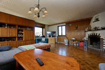 Sanierungsbedürftiges Einfamilienhaus mit großzügigem Grundstück in Götzis - Wohnzimmer